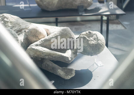 Antichi cadaveri conservati nel sito archeologico di Pompei, Italia Foto Stock