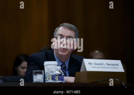 David L. Norquist, Sotto Segretario della Difesa (Comptroller) e Chief Financial Officer presso il Dipartimento della Difesa degli Stati Uniti testimonia davanti al Senato degli Stati Uniti di comitato di bilancio nel corso di una audizione sulla costante per il Dipartimento della Difesa Bilancio audit su Capitol Hill a Washington il 7 marzo 2018. Credito: Alex Edelman/CNP /MediaPunch Foto Stock