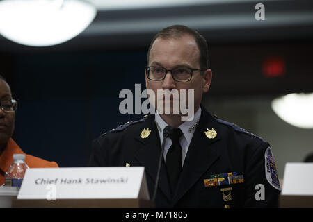 Washington, Distretto di Columbia, Stati Uniti d'America. 7 Mar, 2018. Prince George County Maryland capo di polizia di Hank Stawinski parla al Senato degli Stati Uniti democratici nel corso di una audizione sulla protezione dei bambini dalla violenza della pistola sul Campidoglio di Washington, D. C. Il 7 marzo 2018. Credito: Alex Edelman/CNP Credito: Alex Edelman/CNP/ZUMA filo/Alamy Live News Foto Stock