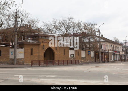 Evpatoria, Crimea, Russia - 28 Febbraio 2018: l'inverno in etno-ristorante 'Dzeval' nella città di Evpatoria, Crimea Foto Stock