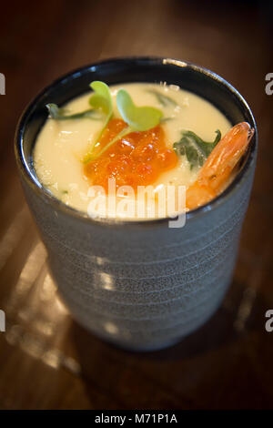 Chawanmushi al vapore con Ikura Foto Stock