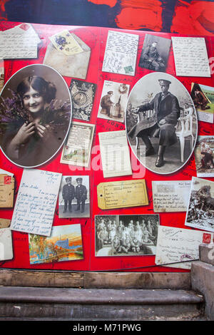 Il Liceo Post Office in grassetto Street Liverpool Regno Unito. Battaglia delle Somme ispirato artwork trasforma la parte anteriore di questo iconico Edificio. Merseyside, Regno Unito Foto Stock