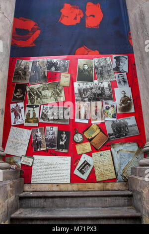 Il Liceo Post Office in grassetto Street Liverpool Regno Unito. Battaglia delle Somme ispirato artwork trasforma la parte anteriore di questo iconico Edificio. Merseyside, Regno Unito Foto Stock