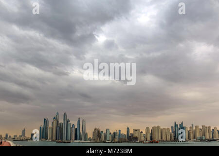 Drammatica cielo nuvoloso per la Tempesta, Cloudscape oltre il mare Arabico Foto Stock