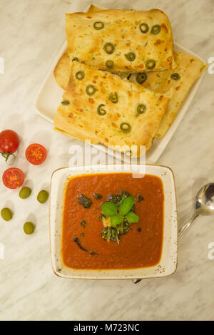 Zuppa di pomodoro con Focaccia Foto Stock