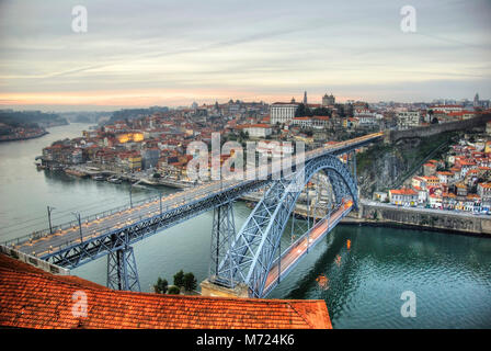 Vista su Ponte Luis i bridge, Porto, Portogallo Foto Stock