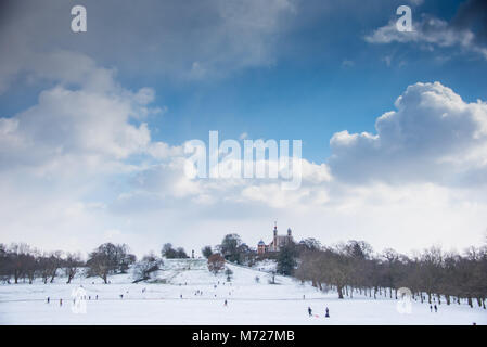 Il Royal Observatory di Greenwich a Londra per un giorno nevoso Foto Stock