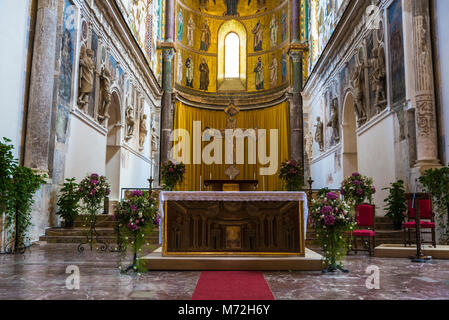 Altare della cattedrale di Cefalù, di stile chiamato siciliano, romanica in Sicilia, Italia Foto Stock