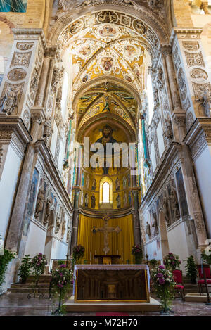 Altare della cattedrale di Cefalù, di stile chiamato siciliano, romanica in Sicilia, Italia Foto Stock