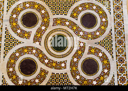 Mosaico della cattedrale di Cefalù, di stile chiamato siciliano, romanica in Sicilia, Italia Foto Stock