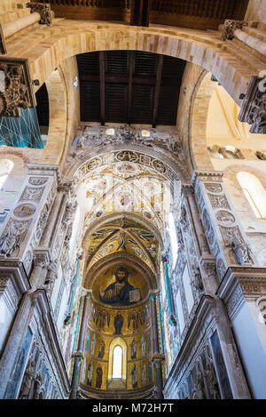 Gli interni della cattedrale di Cefalù, di stile chiamato siciliano, romanica in Sicilia, Italia Foto Stock