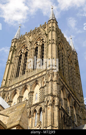 Cattedrale di Lincoln torre centrale. L'incrocio tra la navata e il transetto. Foto Stock