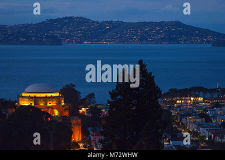 Il Palazzo delle Belle Arti visto dalla strada di Lione passi, San Francisco CA Foto Stock