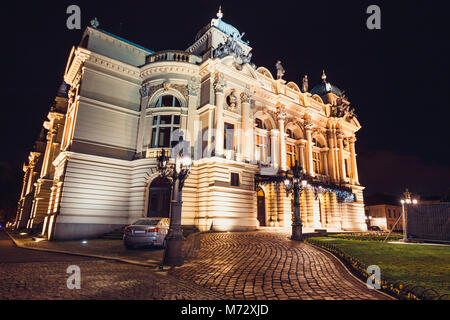 Il Juliusz Slowacki Theatre nella città vecchia di Cracovia di notte, Polonia Foto Stock