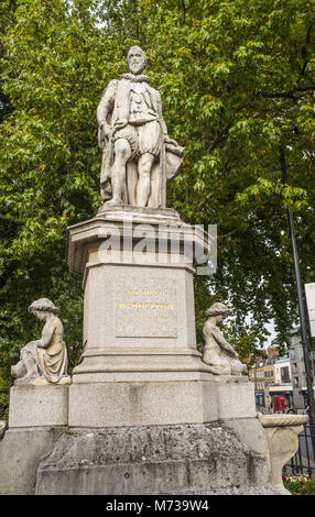 Statua di Sir Hugh Myddelton (1556 - 1631) su Islington Green, Londra. Foto Stock