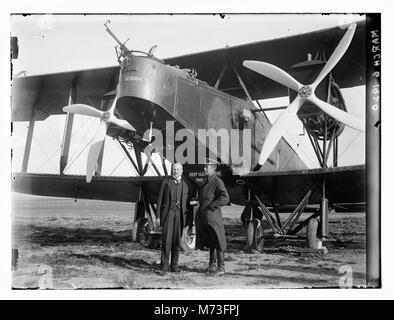Un'immagine storica del Mar morto, un lago di acqua salata delimitato da Giordania, Israele e Palestina, noto per la sua elevata salinità e le caratteristiche geologiche uniche. Foto Stock