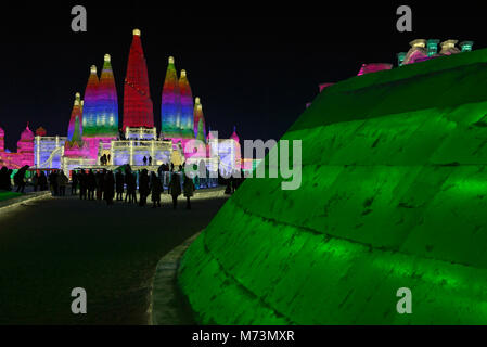 Edifici di ghiaccio al 2018 Harbin International Ice e Snow Sculpture Festival Foto Stock