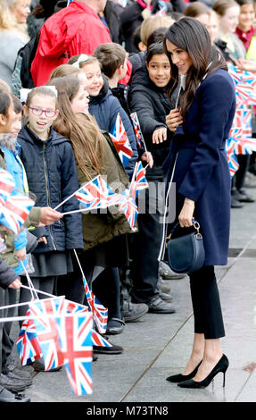 Birmingham, Regno Unito. 08 Mar, 2018. Il principe Harry e la Sig.ra Meghan Markle arrivano al Millennium Point in Birminham, il 8 marzo 2018, per partecipare a un evento per celebrare la Giornata internazionale della donna Credito: Albert Nieboer/Paesi Bassi OUT/point de vue Out : nessun filo servizio- Credito: Albert Nieboer/RoyalPress/dpa/Alamy Live News Foto Stock