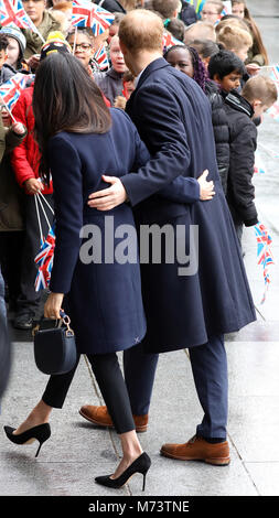 Birmingham, Regno Unito. 08 Mar, 2018. Il principe Harry e la Sig.ra Meghan Markle arrivano al Millennium Point in Birminham, il 8 marzo 2018, per partecipare a un evento per celebrare la Giornata internazionale della donna Credito: Albert Nieboer/Paesi Bassi OUT/point de vue Out : nessun filo servizio- Credito: Albert Nieboer/RoyalPress/dpa/Alamy Live News Foto Stock