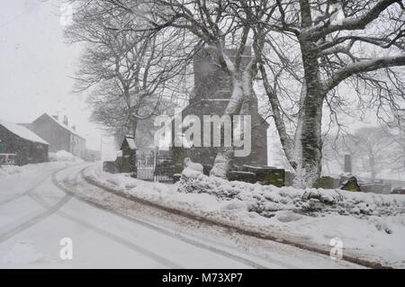 Neve di primavera a Flash, Staffordshire, il villaggio più alto nel Regno Unito Foto Stock