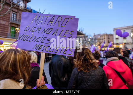 Mataro, Spagna. 8 Mar, 2018. Manifestazione a Mataro in 'dia de la Mujer", (International Womens Day). Sciopero del 8 marzo 2018 Credit: Eduardo Fuster Salamero/Alamy Live News Foto Stock