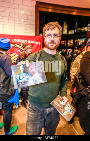 Londra, Regno Unito. 8 Mar, 2018. La Giornata internazionale della donna 2018 - Sciopero a Picture House Central - London - 2018-03-08 - Fotografo : Brian Duffy Credito: Brian Duffy/Alamy Live News Foto Stock