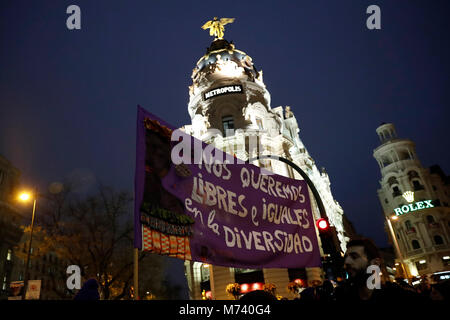 Le donne di spagnolo durante un raduno per celebrare la Giornata internazionale della donna in Puerta del Sol di Madrid, Madrid, giovedì 8 marzo 2018. Credito: Gtres Información más Comuniación on line, S.L./Alamy Live News Foto Stock