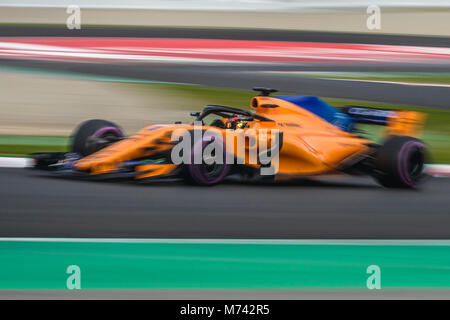 Barcellona, Spagna. 8 Marzo, 2018: Stoffel Vandoorne (BEL) unità nella sua McLaren MCL33 durante il giorno sette di un test di Formula Uno al Circuit de Catalunya Credito: Matthias Oesterle/Alamy Live News Foto Stock
