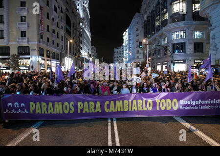 Le donne di spagnolo durante un raduno per celebrare la Giornata internazionale della donna in Madrid, Madrid, giovedì 8 marzo 2018. Credito: Gtres Información más Comuniación on line, S.L./Alamy Live News Foto Stock