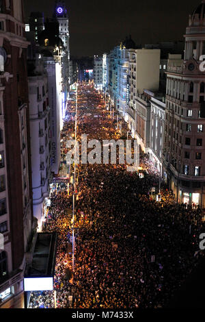 Le donne di spagnolo durante un raduno per celebrare la Giornata internazionale della donna in Madrid, Madrid, giovedì 8 marzo 2018. Credito: Gtres Información más Comuniación on line, S.L./Alamy Live News Foto Stock