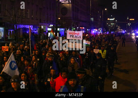 Polonia - Varsavia, 8 marzo, 2018: rally di massa per i diritti delle donne svoltasi nella giornata internazionale della donna a Varsavia. ©Jake Ratz/Alamy Live News Foto Stock