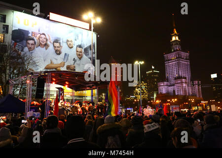 Polonia - Varsavia, 8 marzo, 2018: rally di massa per i diritti delle donne svoltasi nella giornata internazionale della donna a Varsavia. ©Jake Ratz/Alamy Live News Foto Stock