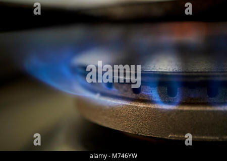 Anello di gas bruciato sul piano di cottura per cucina con filodiffusione naturale di approvvigionamento di gas nel Regno Unito Foto Stock