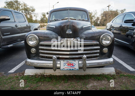 1948 Ford in un parcheggio. Foto Stock