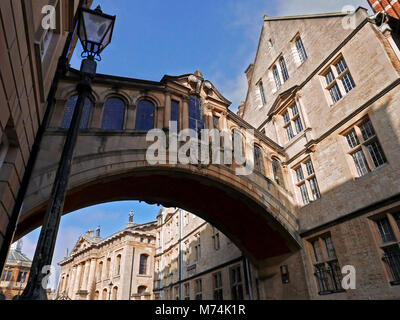 Ponte dei Sospiri che collegano gli edifici di Hertford College, Università di Oxford Foto Stock