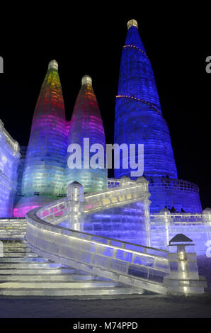 Edifici di ghiaccio al 2018 Harbin International Ice e Snow Sculpture Festival Foto Stock