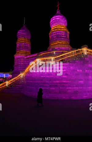 Edifici di ghiaccio al 2018 Harbin International Ice e Snow Sculpture Festival Foto Stock