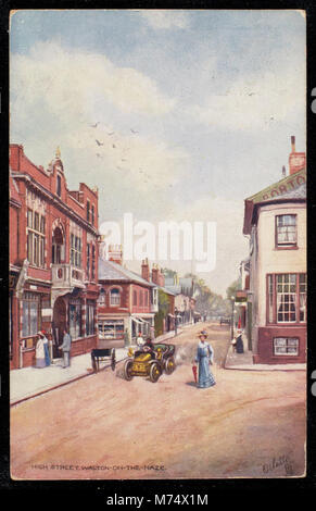 Una vista di High Street a Walton-on-the-Naze, una città costiera nell'Essex, Inghilterra, che mostra l'aspetto e il paesaggio urbano dei primi anni del XX secolo. Foto Stock