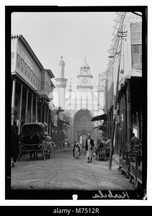 L'Iraq. Curbela. Seconda città santa dei musulmani sciiti. Ingresso alla grande moschea matpc LOC.13253 Foto Stock