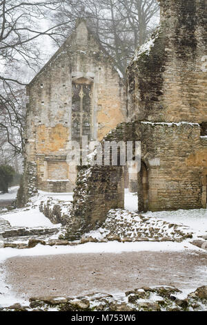 Minster Lovell Hall resti in inverno la neve. Minster Lovell, Oxfordshire, Inghilterra. Foto Stock