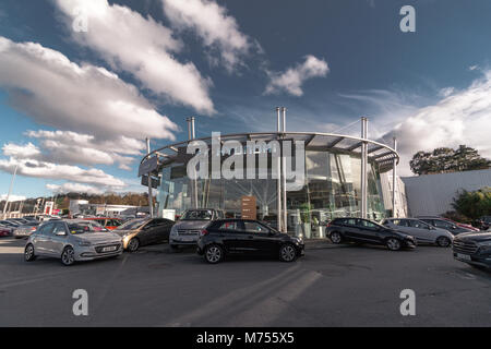 8 marzo, 2018, Cork, Irlanda - Kearys Hyundai concessionaria auto: showroom come visto dalla strada. Foto Stock