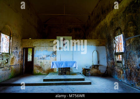 Interno della abbandonato la Chiesa cattolica, Kampot, Cambogia Foto Stock