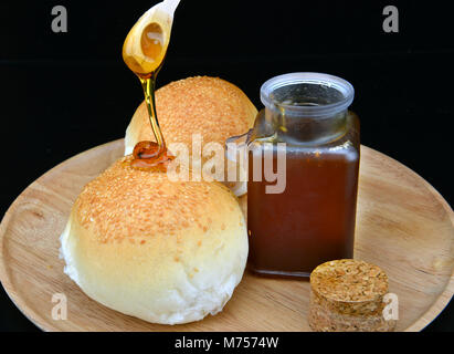 Sticky dolci di miele e pane pronto a serv Foto Stock
