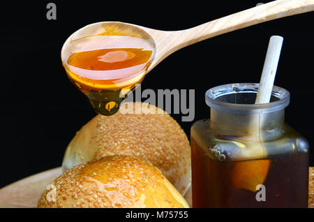 Sticky dolci di miele e pane pronto a serv Foto Stock
