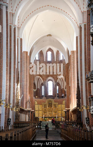 Altare Maggiore dal 1560 in stile gotico Roskilde Domkirke (Cattedrale di Roskilde) costruito da 1170 a 1280 dall arcivescovo Absalon, elencati dall UNESCO come un mondo Herit Foto Stock