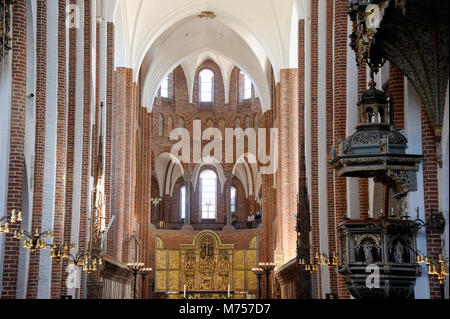 Altare Maggiore dal 1560 in stile gotico Roskilde Domkirke (Cattedrale di Roskilde) costruito da 1170 a 1280 dall arcivescovo Absalon, elencati dall UNESCO come un mondo Herit Foto Stock