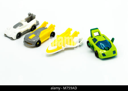 Giocattolo di plastica isolati su sfondo bianco. Esso spazio Copia la selezione e la messa a fuoco. Foto Stock