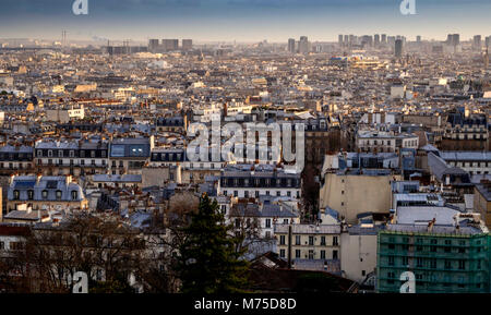 Paris 18e arr, vista sui tetti di Parigi dal Butte Montmartre. Ile de France. Francia Foto Stock