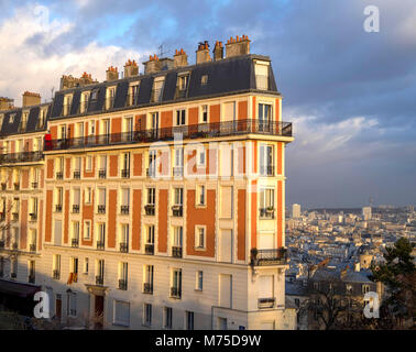 Paris 18e arr edificio tradizionale, Butte Montmartre, Parigi, Ile de France, Francia Foto Stock