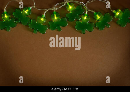 Lucky shamrock. San Patrizio sfondo giorno Foto Stock